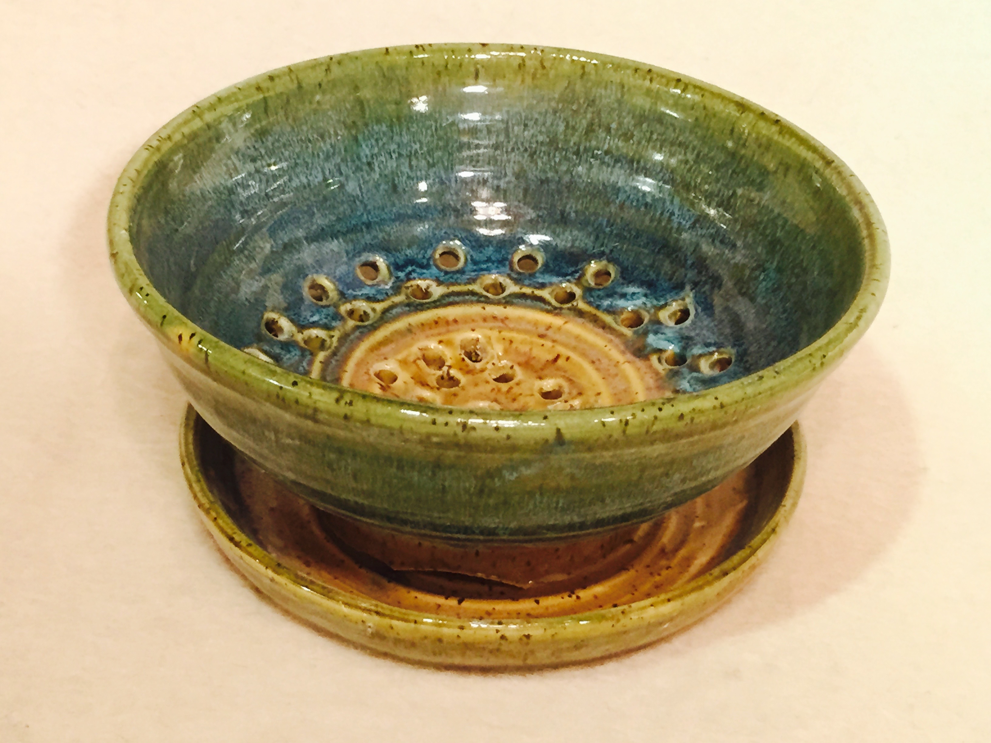 Berry Bowl, Medium Brown & Green